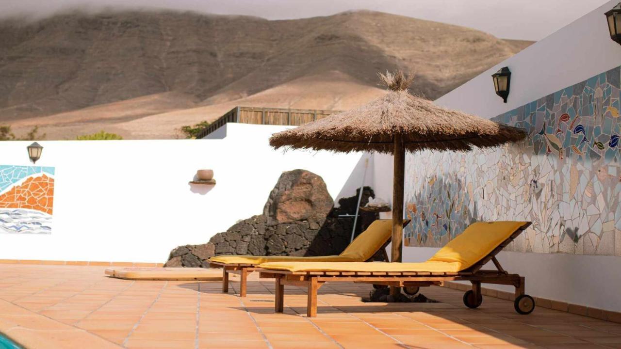 Bungalow Allende Famara Con Piscina Privada Y Ac Eksteriør bilde