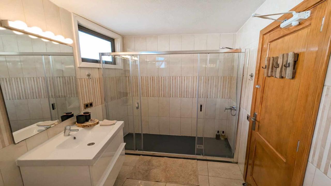 Bungalow Allende Famara Con Piscina Privada Y Ac Eksteriør bilde